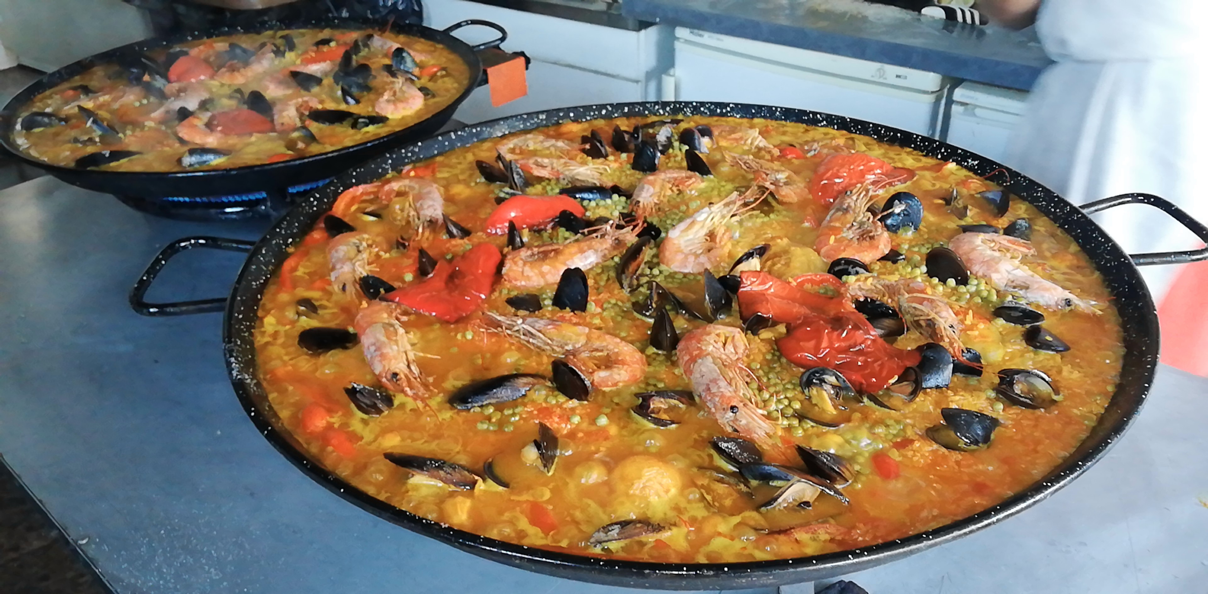 ﻿Plats de spécialité sétoise cuisinés avec des produits frais